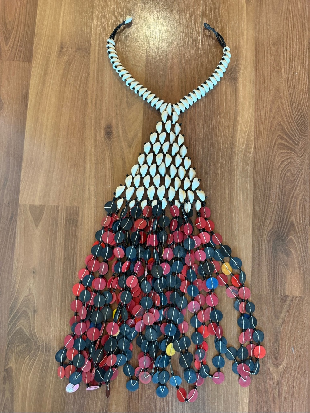 Vintage 1970s conch shell necklace